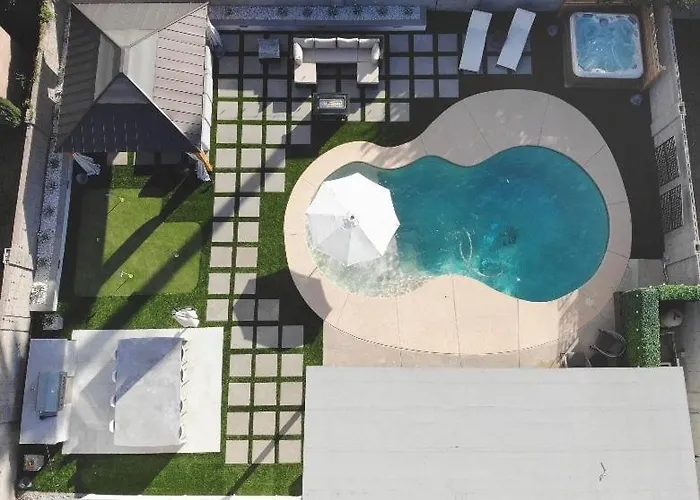 Holiday home Blue Agave With Heated Pool & Outdoor Living *